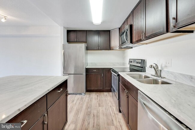 Building Photo - 6300 Stevenson Ave Unit 120