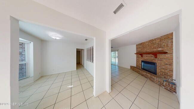 Photo - 2658 Shannon St