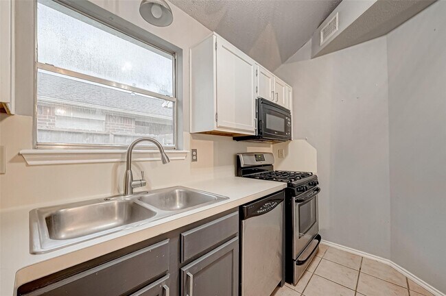 Photo - 18315 Westlock St