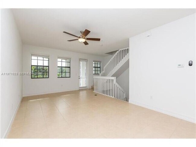 Photo - 11351 SW 15th St Unidad 11351 SW 15th St  11351