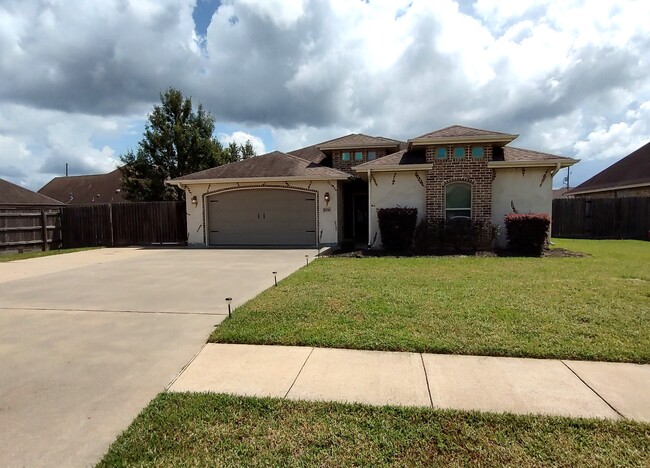 Building Photo - 6790 Woodridge Drive Rental