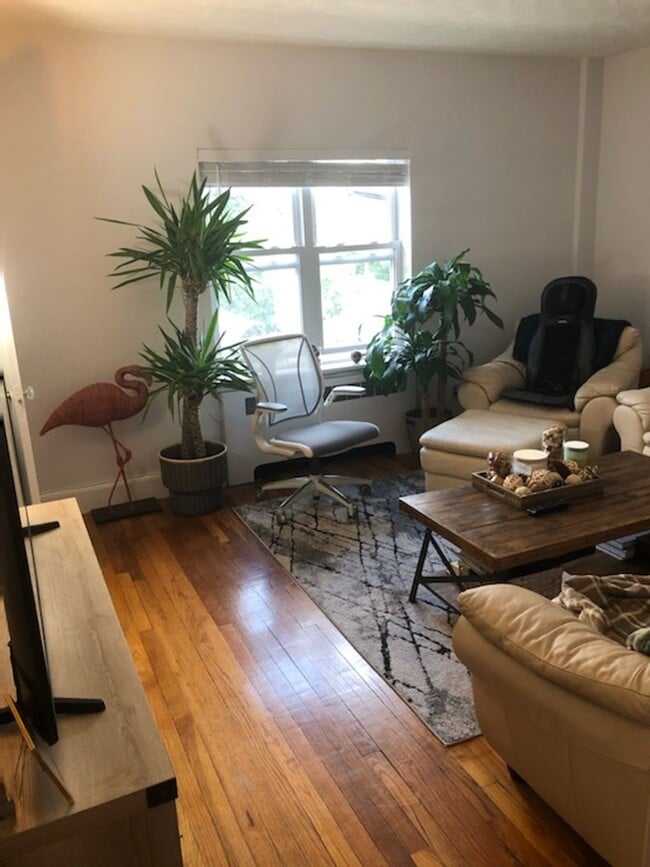 18 Brock St