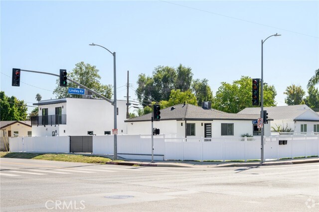 Building Photo - 18060 Oxnard St Rental