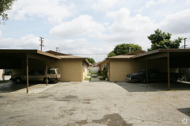 6129 Gotham St