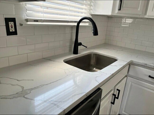 Photo - 317 Birch Dr