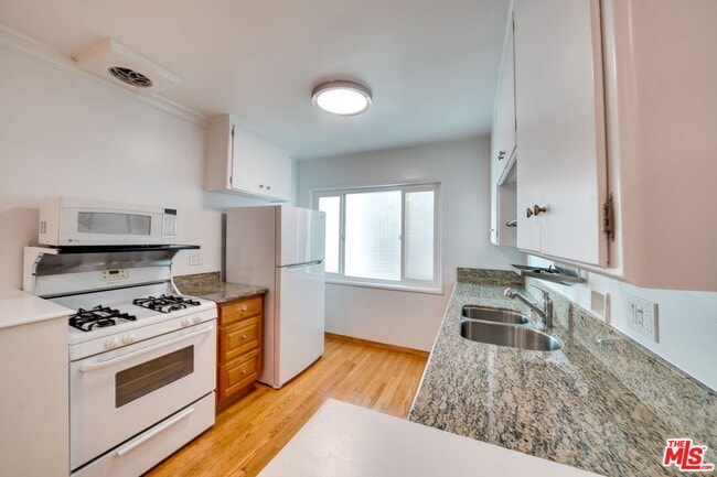 Photo - 927 6th St Unit 1