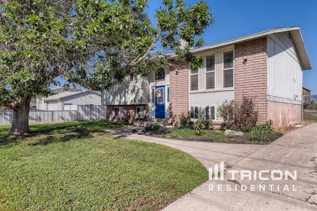 Building Photo - 1370 N 4700 W Rental