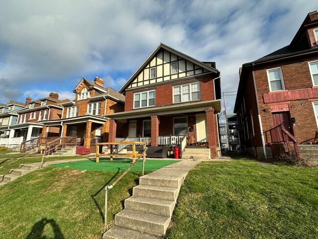 Building Photo - 1616-1618-1618 Summit St Unit 1618 Rental