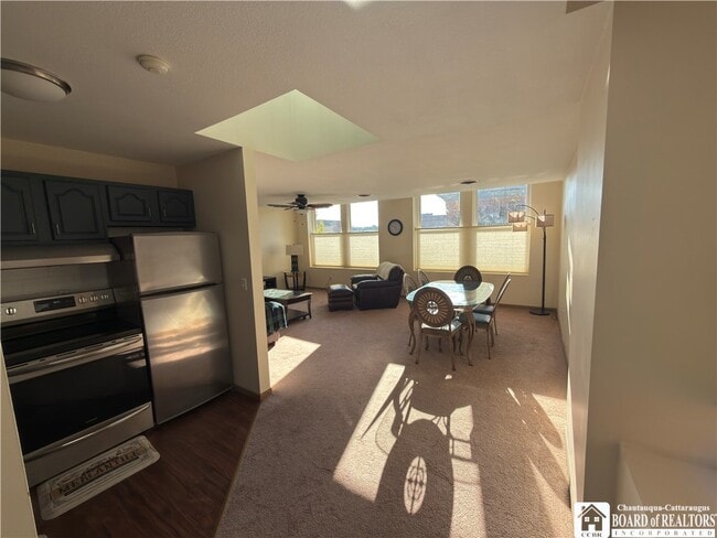 Photo - 100-104 E 3rd St