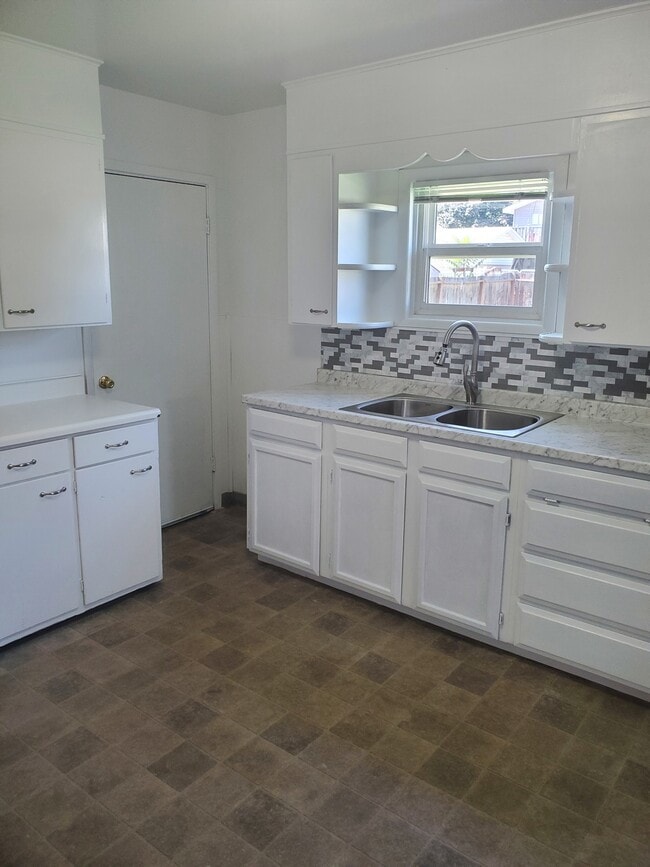 Photo - 610 S 8th Ave (C. Lee)