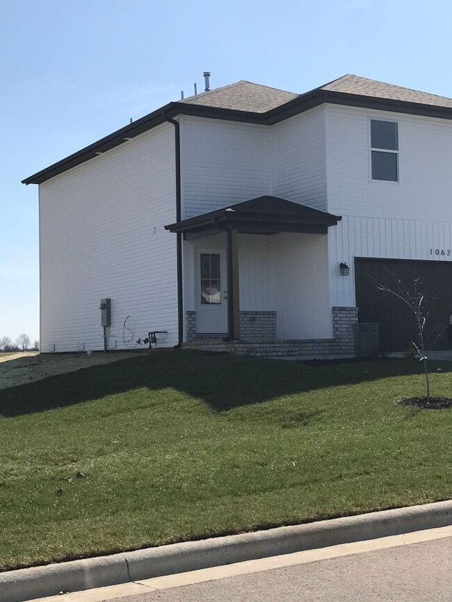 Photo - Executive Rental -  4 Bedroom 3 Baths