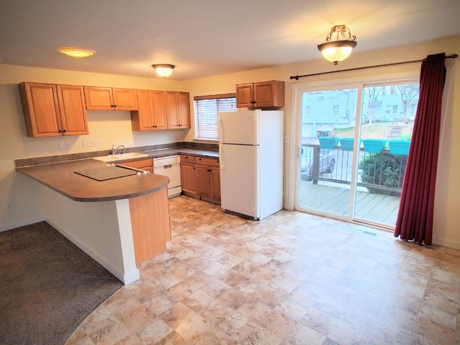 Photo - 17 W Walnut St