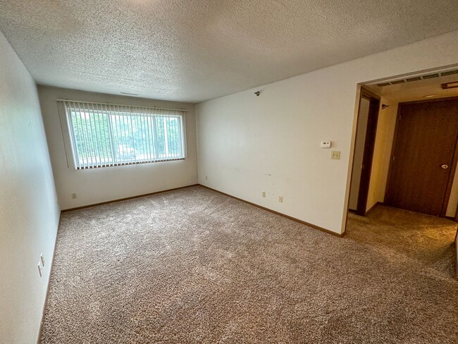 225 Hyland