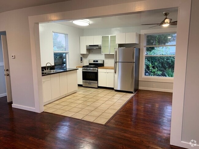 Building Photo - 824 Milton St Rental
