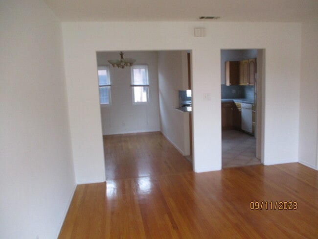 Building Photo - 4400 Overland Ave Unit 3