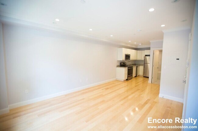 Building Photo - 296 Beacon St Unit #3 Rental