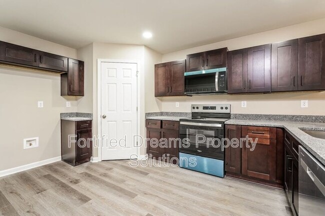 Photo - 1836 4th St E