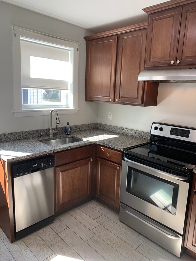 Photo - 166 White St