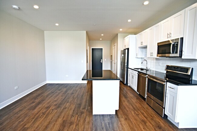 Photo - 3833 N Broadway Unit 615