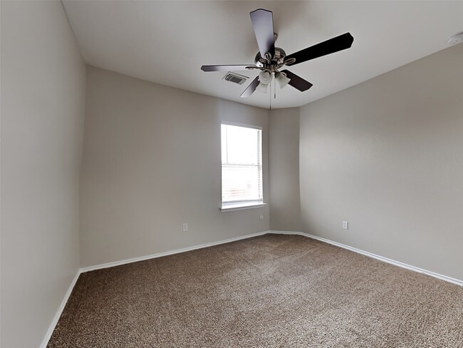 Photo - 427 Remington Creek Dr