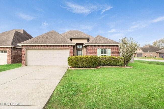 Building Photo - 205 Quiet Bluff Dr