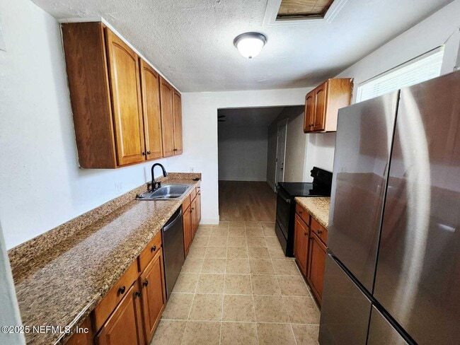 Photo - 1323 W 30th St