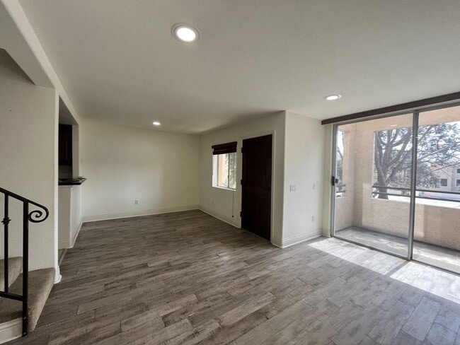 Building Photo - 3975 Nobel Dr Unit 292