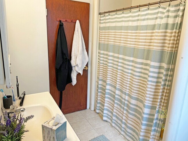 15 Ashford St Unit 1