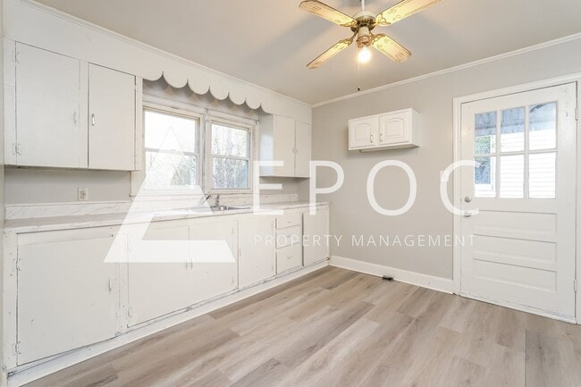 Photo - 2802 Ansonia St