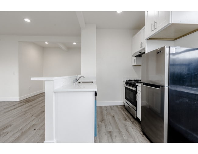 Photo - 4744 Balboa St Unit 302