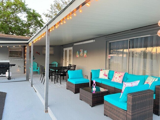 Photo - 3338 Taft St