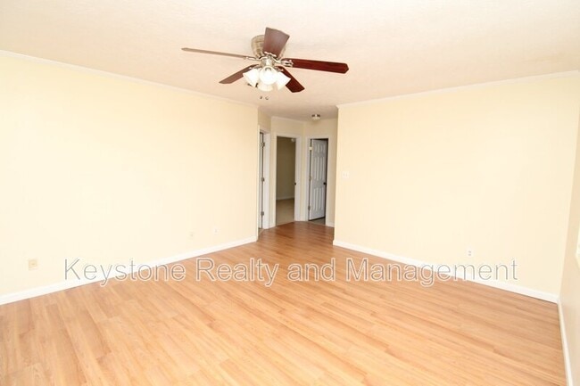 Photo - 1175 Schatten St