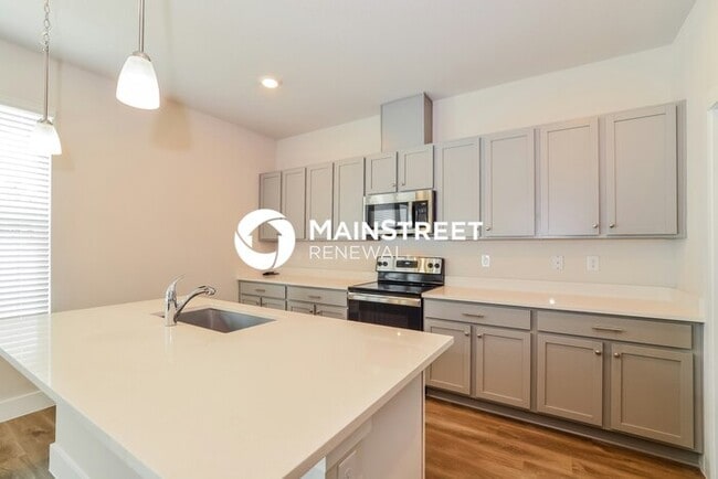 Photo - 4 Bedroom Pet-Friendly Home in Deland, FL with Main Street Renewal