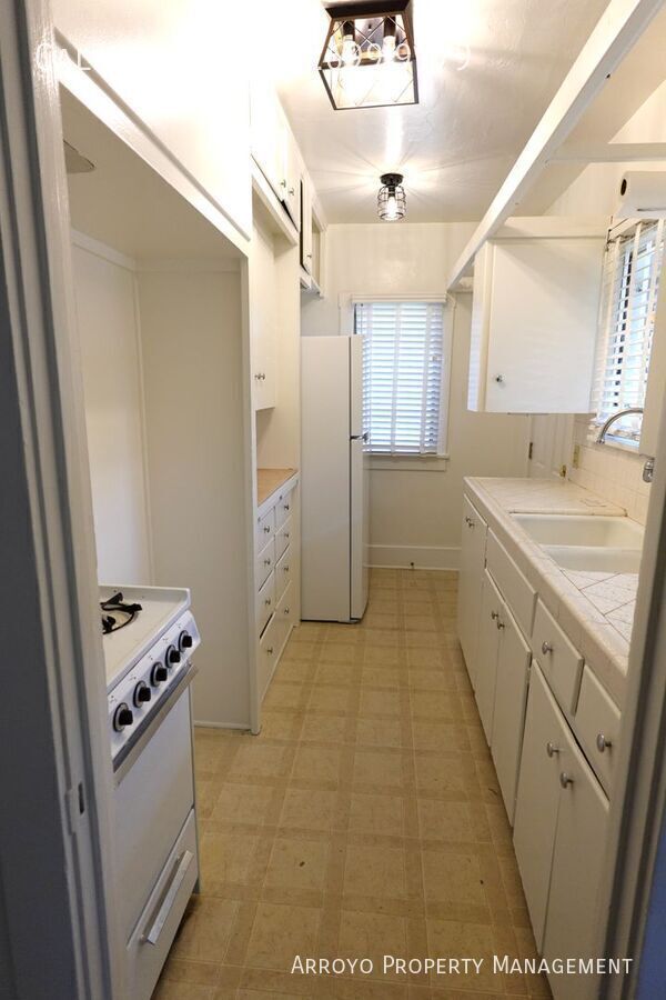 Photo - 1755 Paloma St