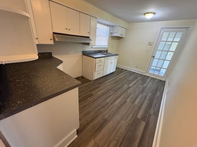 2401 Rugby Rd