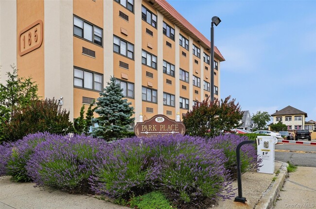 Building Photo - 185 W Park Ave Unit 518