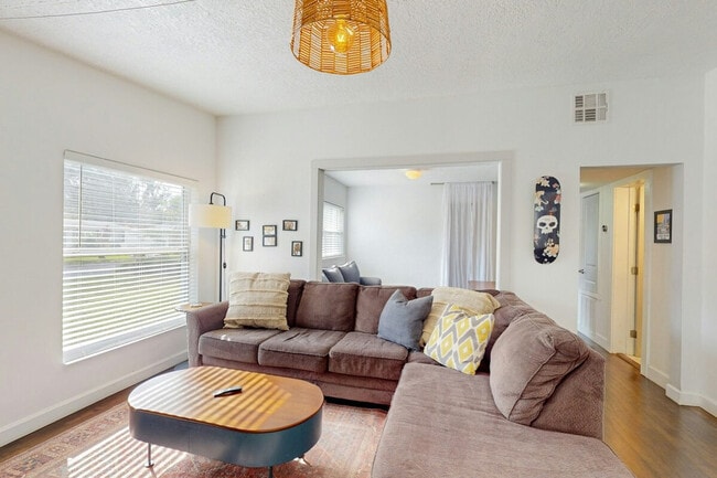 Building Photo - 2501 Weber St Unit ID1385794P