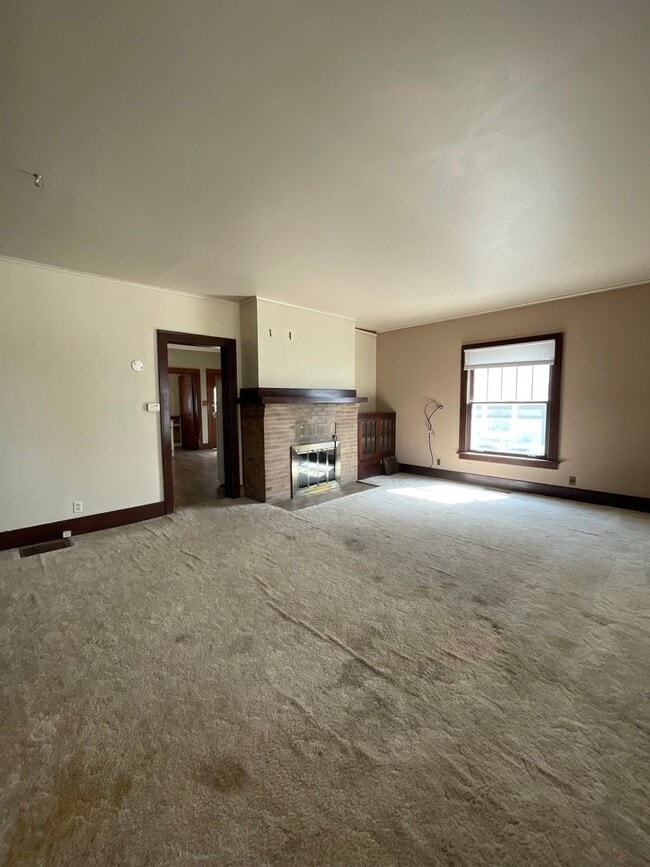 Photo - 622 Union St Unidad 622 Union DWN Stairs