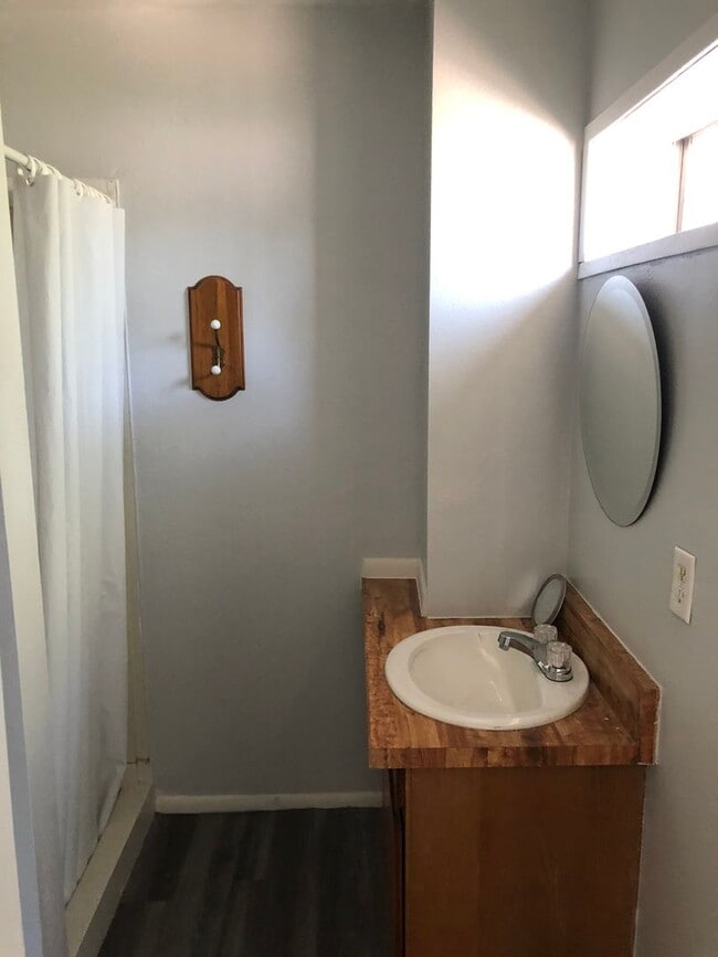 Photo - MM-36 W Main Unit 36 W Main Upper