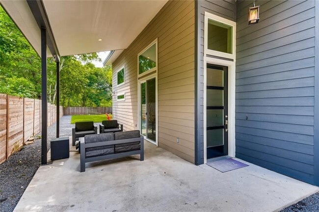Photo - 1142 Eleanor St