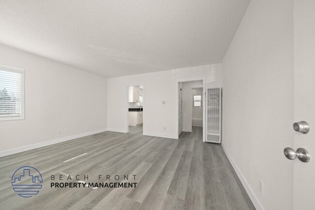 249-251 W Pomona Blvd