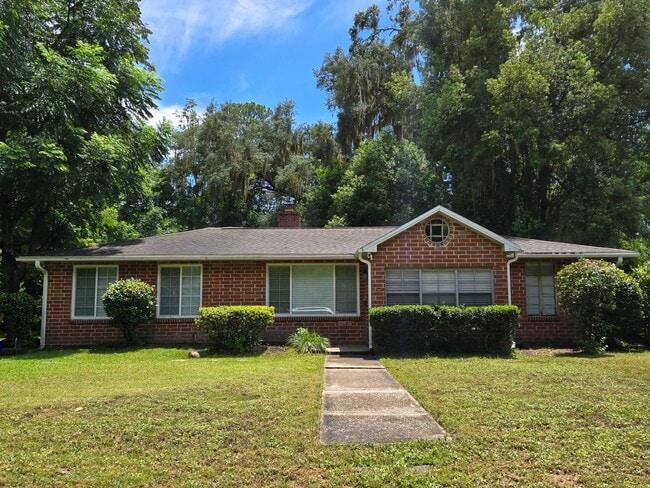 Building Photo - 3/2 Forest Park - Walking distance to UF Rental