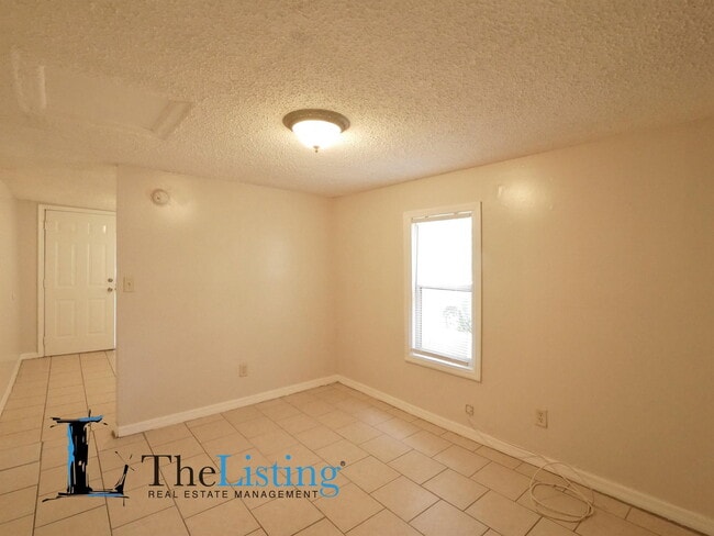 Photo - 1005 Pine Ave