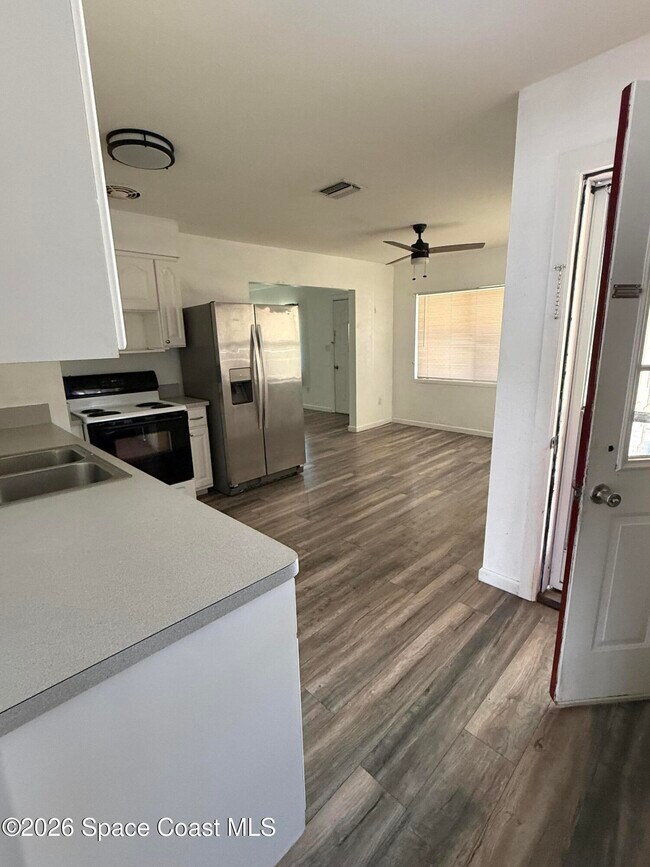 Photo - 805 Camellia Dr