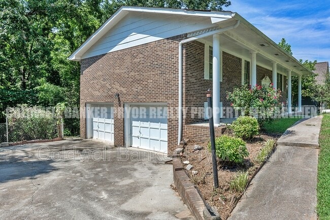 Photo - 313 Maple Way