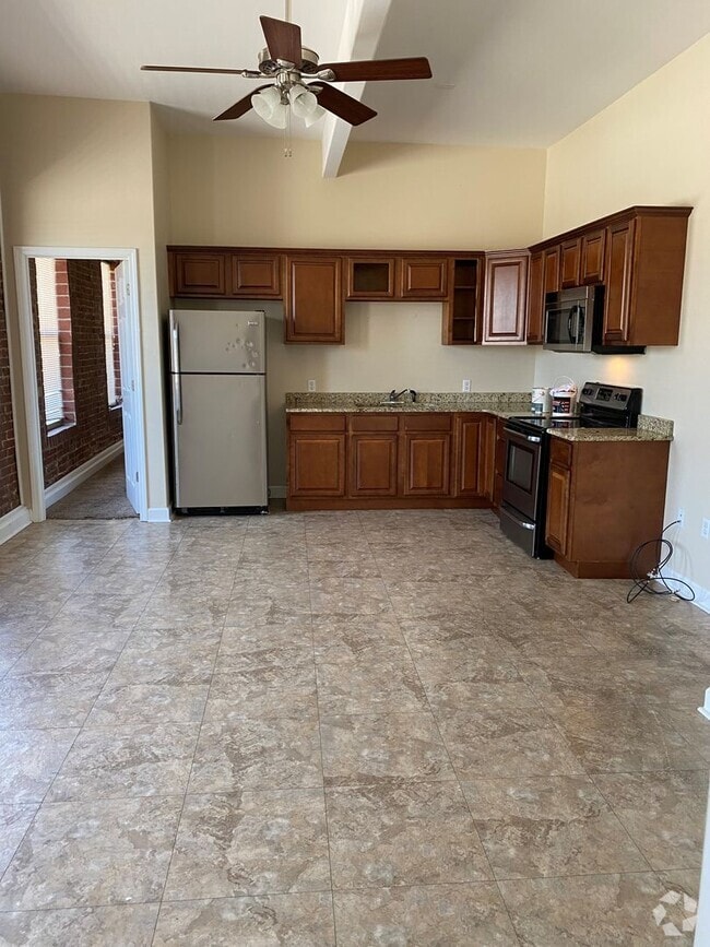 Building Photo - One Bedroom Loft Apartment Available in Hi...