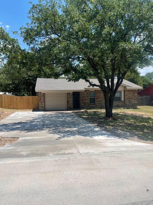 Beautiful home in Azle, complete remodel, House Rental in Azle