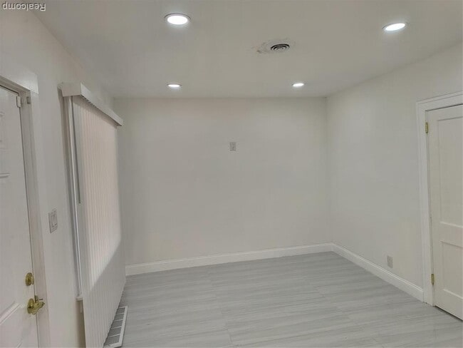 Photo - 18080 Westphalia St