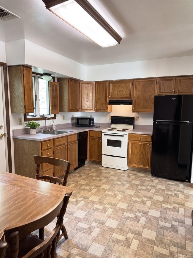 Photo - 17 Brooks Ln