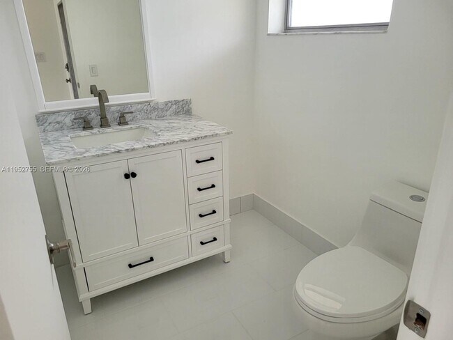 Photo - 851 NE 14th Ave Unidad 416